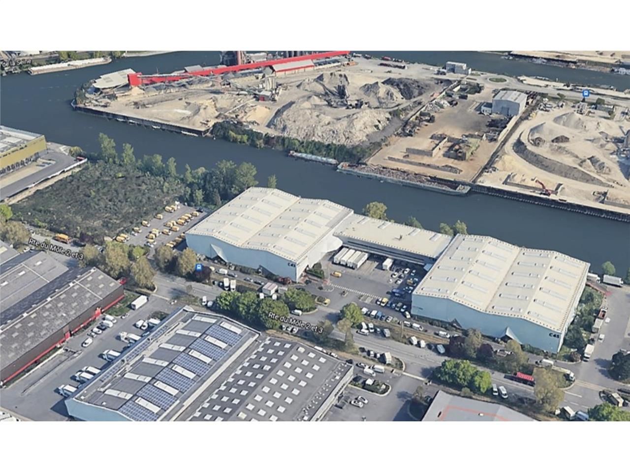 A 2 km au Nord-Ouest de Paris,entrepôt indépendan