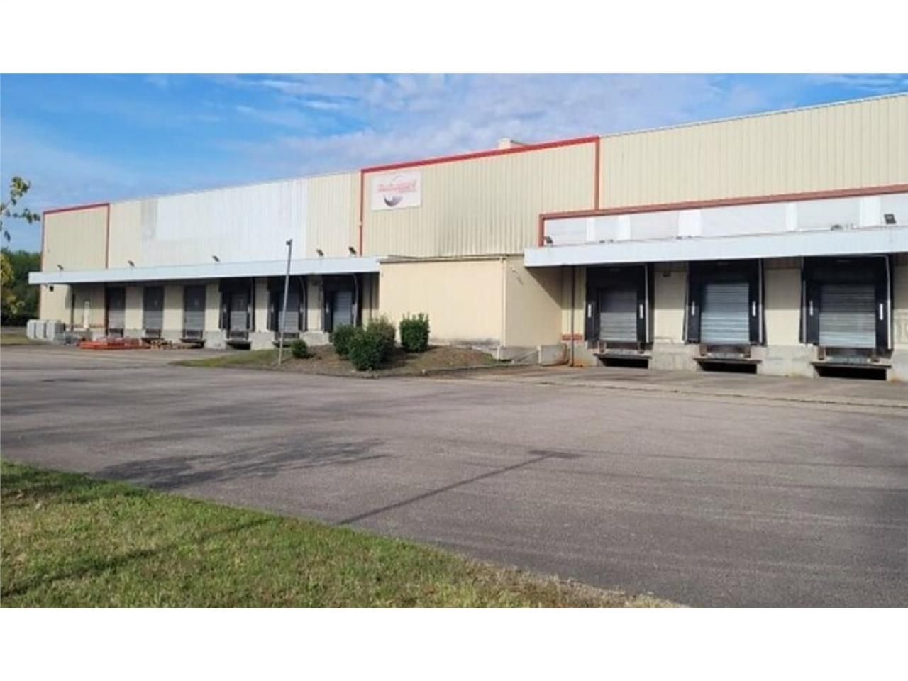 A équidistance entre Rouen et Évreux (environ 35 