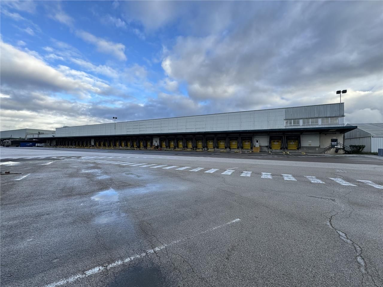 Plateforme logistique situé à 6 km du centre de