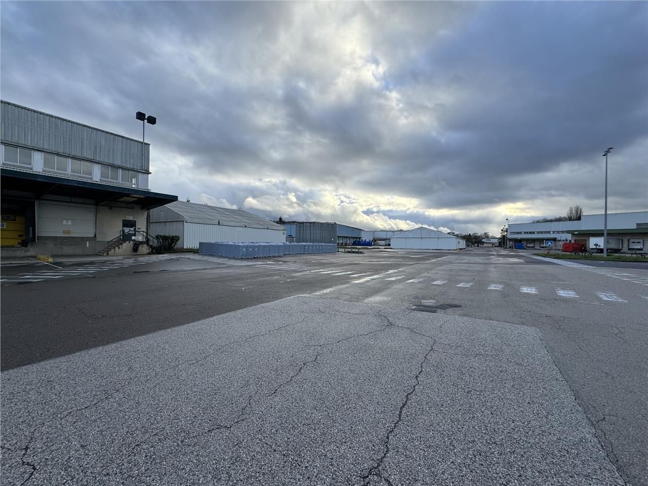 Plateforme logistique situé à 6  km du centre de 