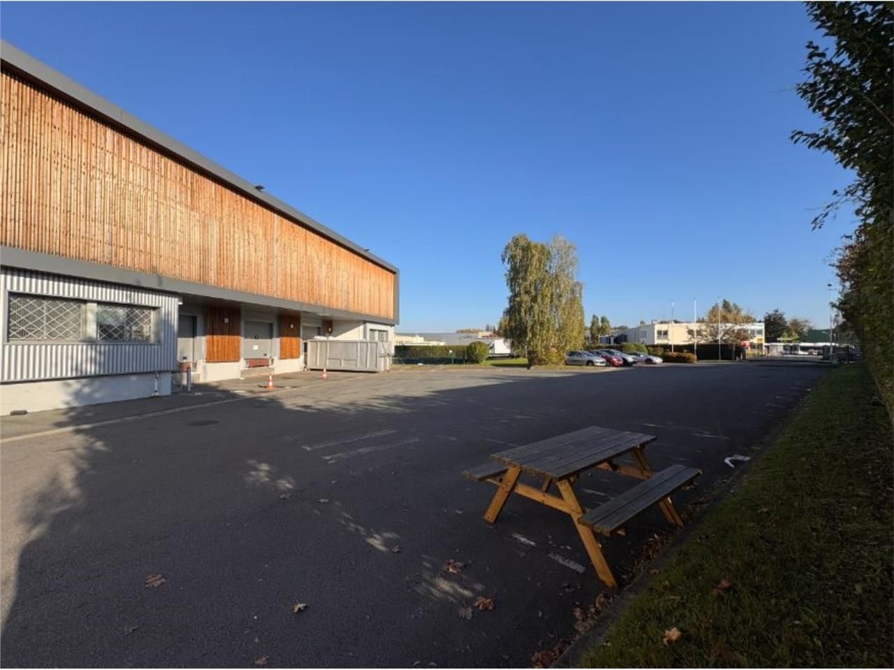 CBRE vous propose à louer un entrepôt dans un bât