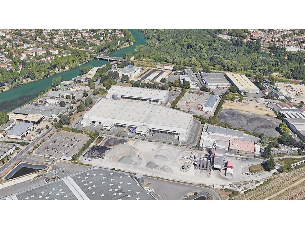 A 15 kms de Paris Notre-Dame.  CBRE vous propose 