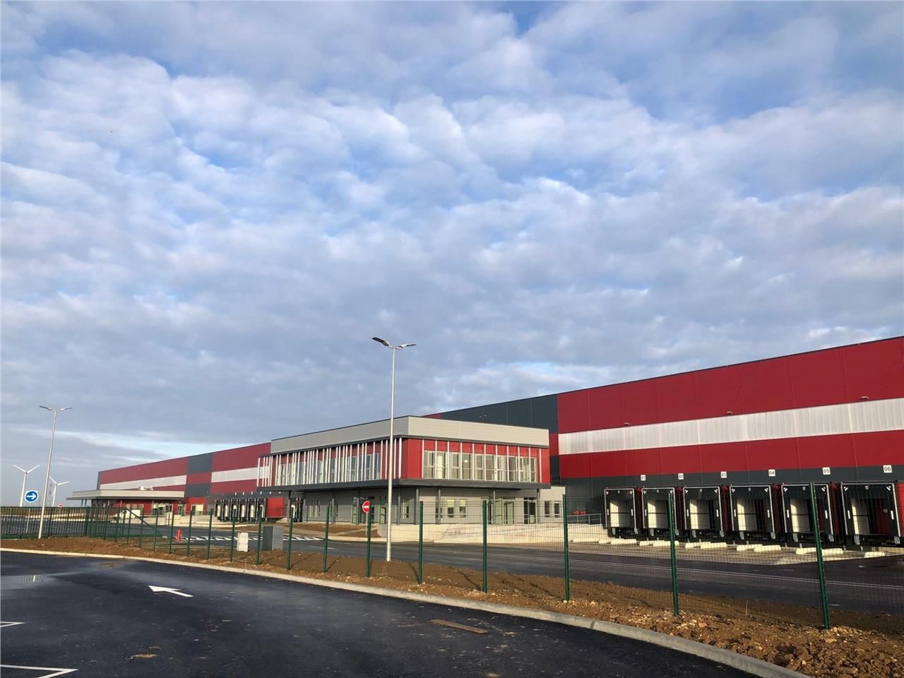 CBRE vous propose à louer, un entrepôt d'une surf