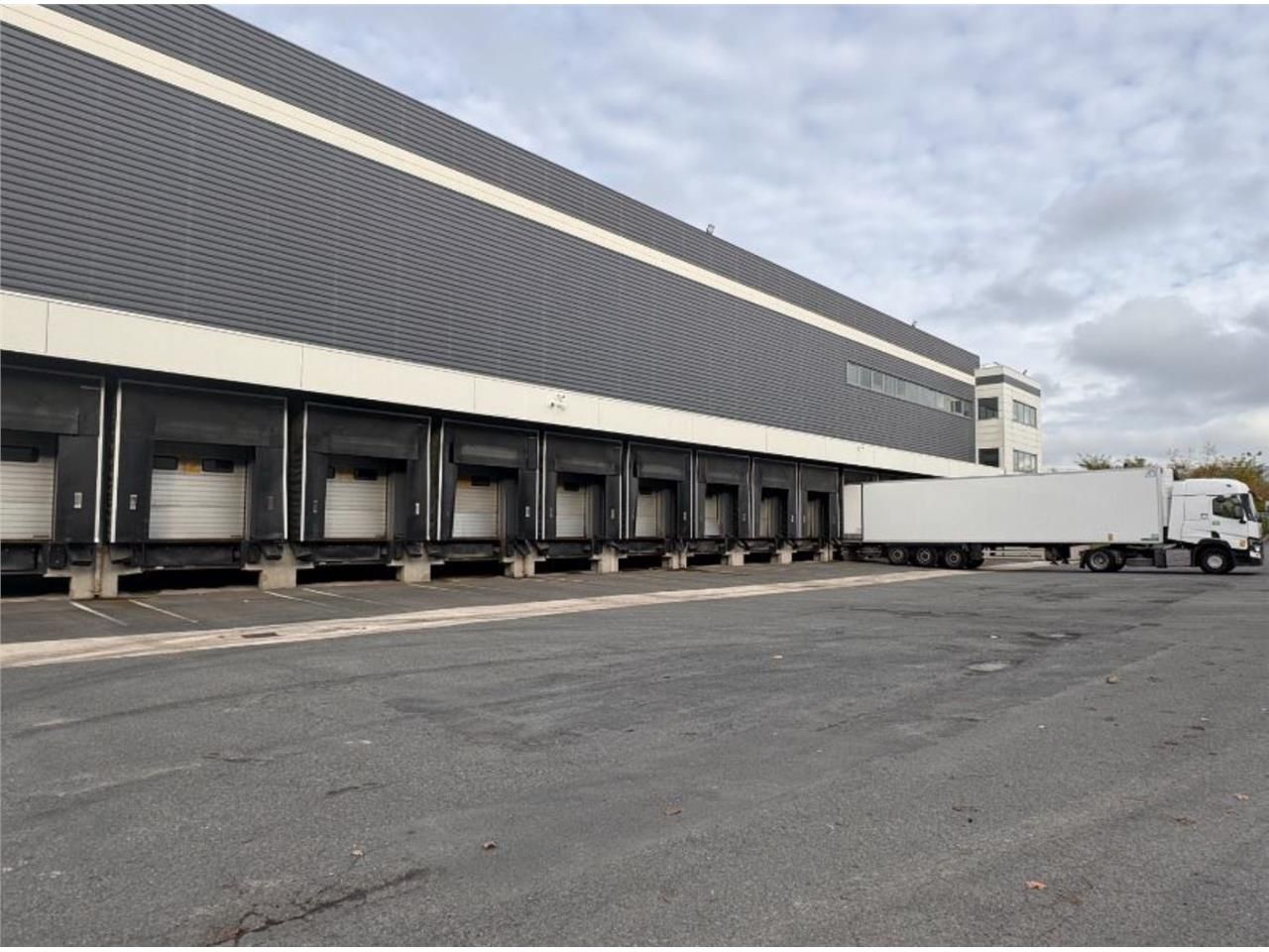 CBRE VOUS PROPOSE - A LA LOCATION - A Chilly Maza