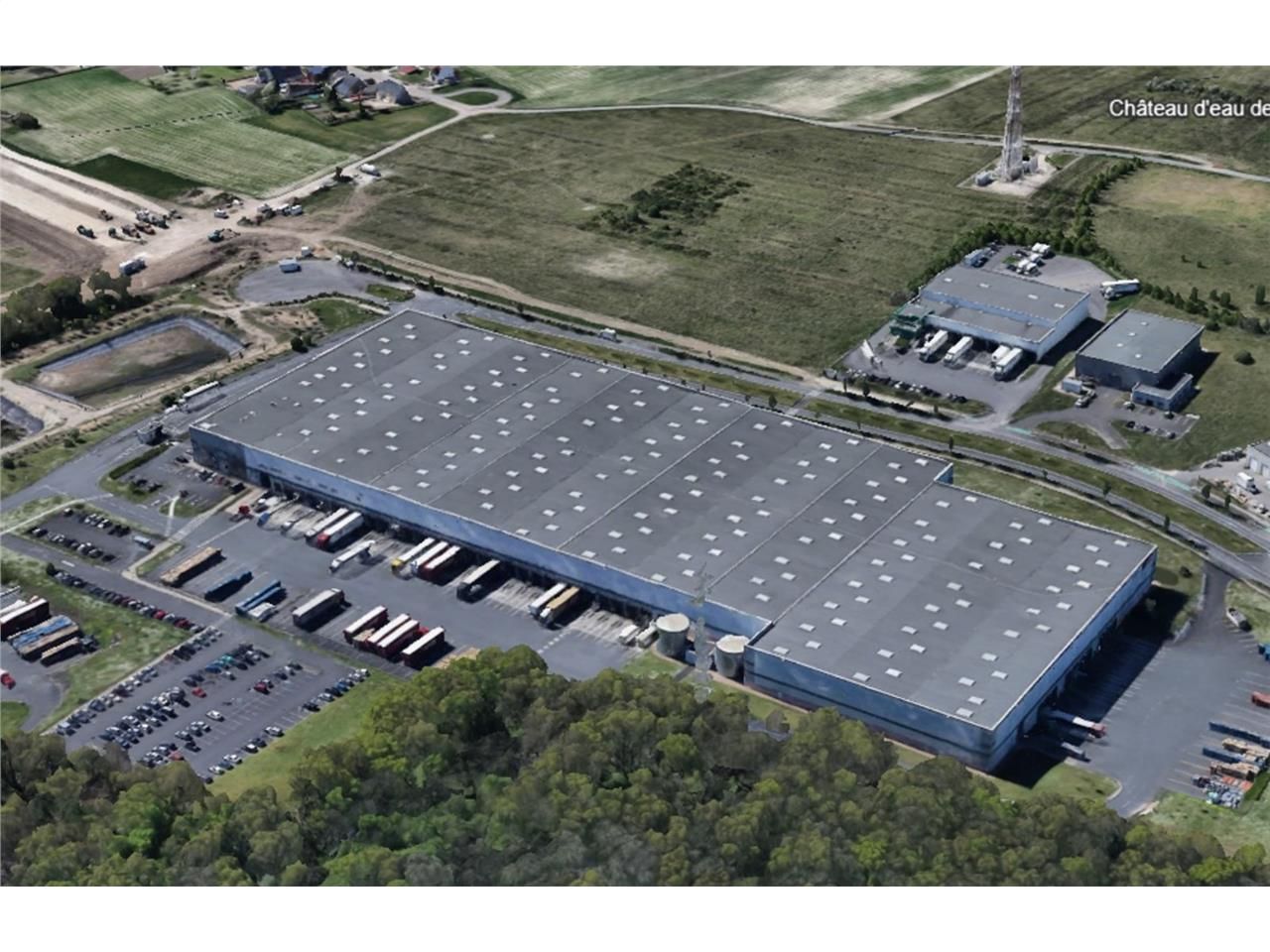 CBRE vous propose à louer, dans un entrepôt, 2 ce