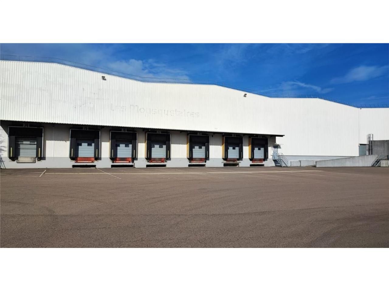 CBRE vous propose à la vente ou location une plat