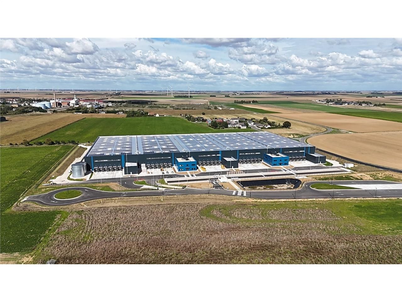 A 35 km d'Orléans, CBRE vous propose à la locatio