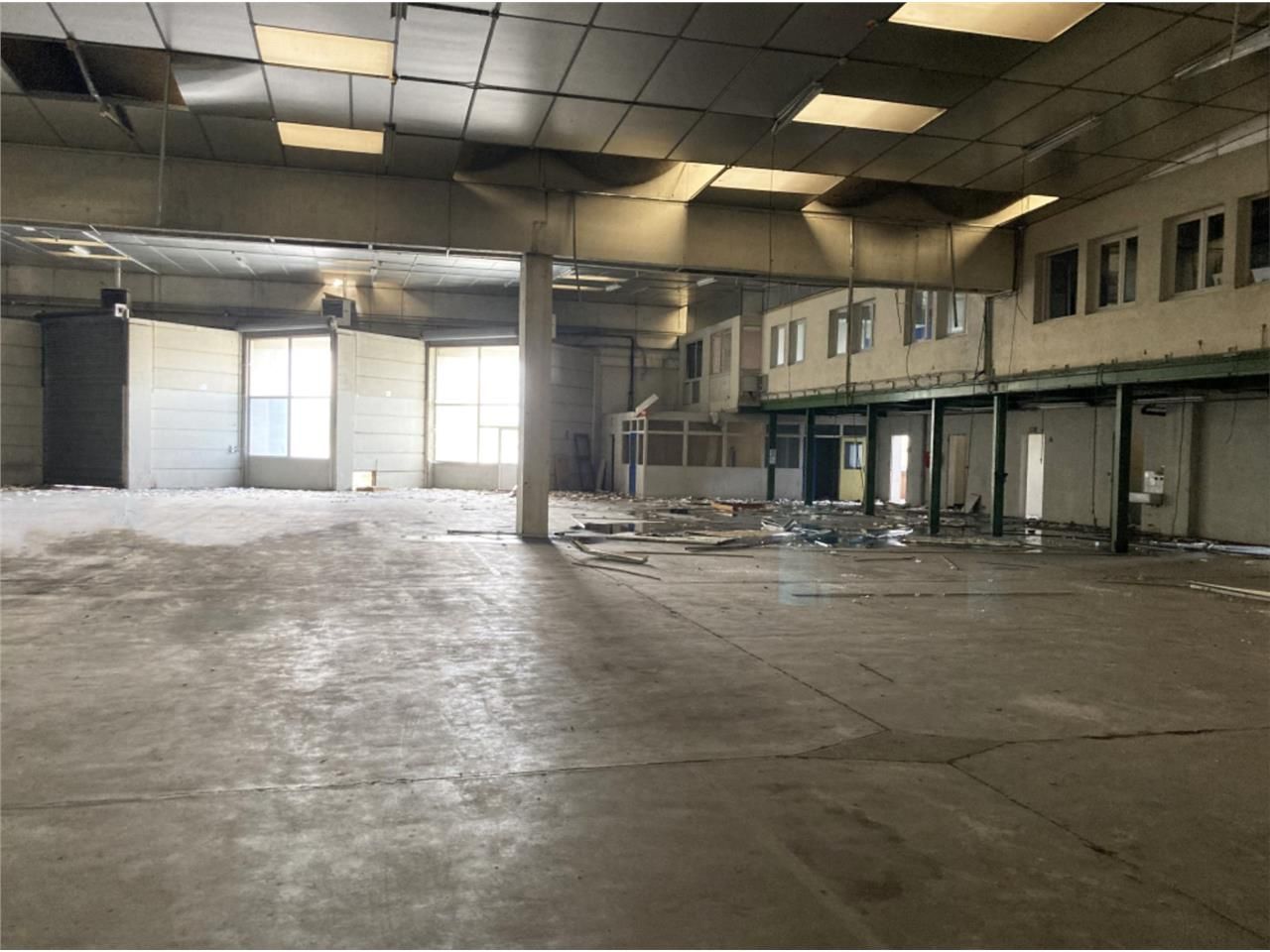 A VENDRE - CBRE vous propose à Amilly (45), un bâ