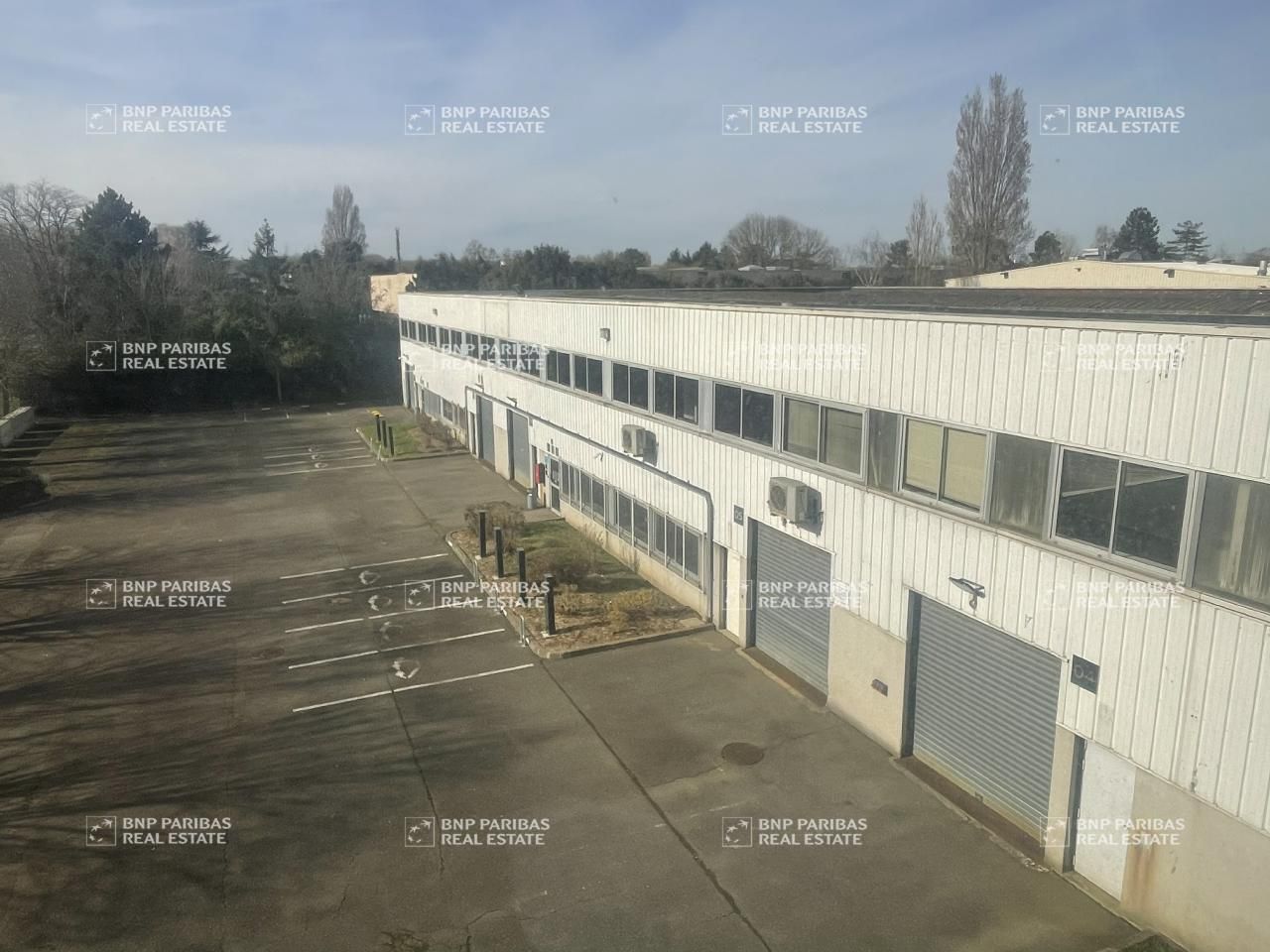 3969 m² pour ce pme-pmi en location à Buc