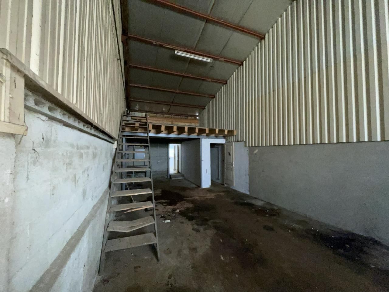 600 m² pour ce activité en location à Saint-vincent-de-mercuze