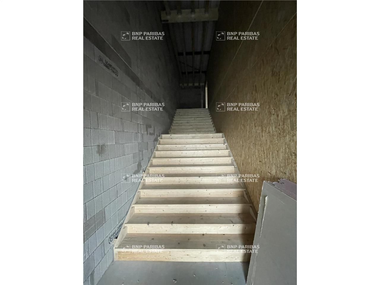 300 m² pour ce bureaux en location à Hangenbieten