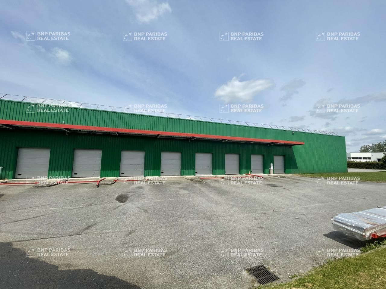 2362 m² pour cetentrepôts classe a en location à Plaisir