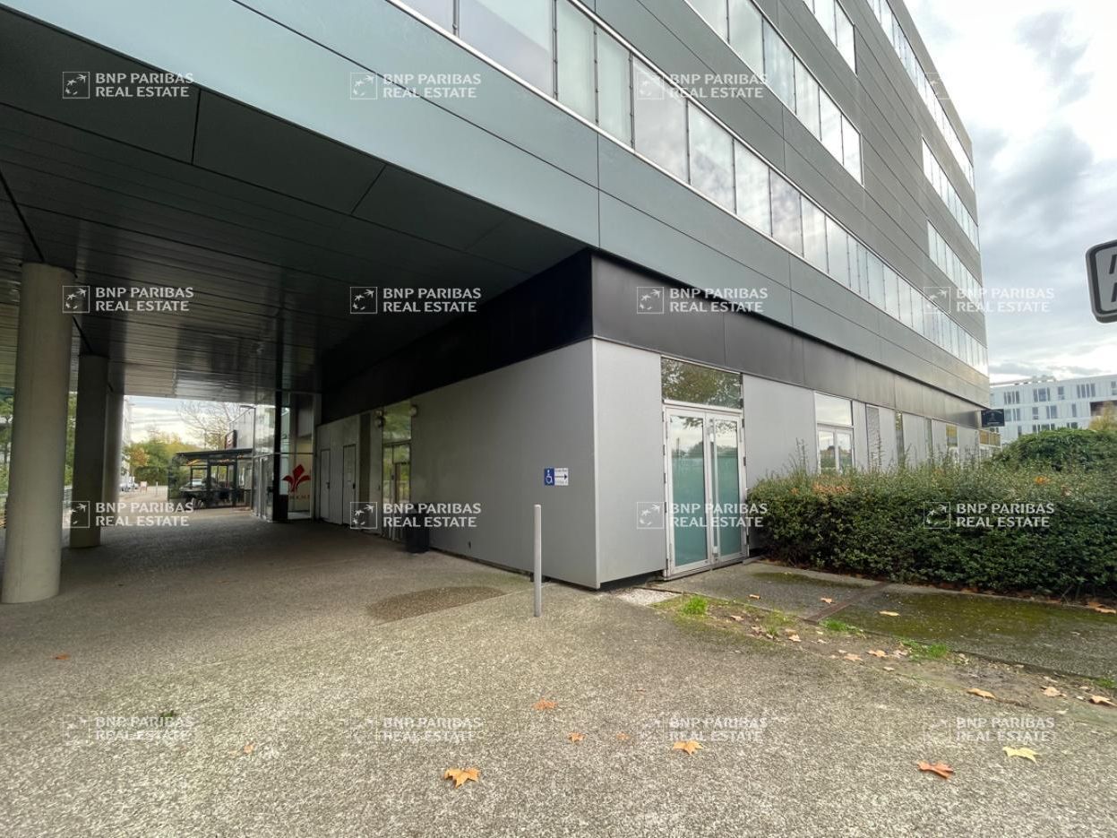 913 m² pour ce bureaux en location à Loos