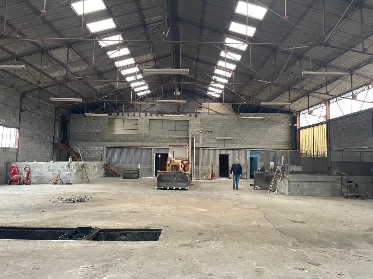 Vente Activité 3358.25 m² non divisibles 16400 La couronne