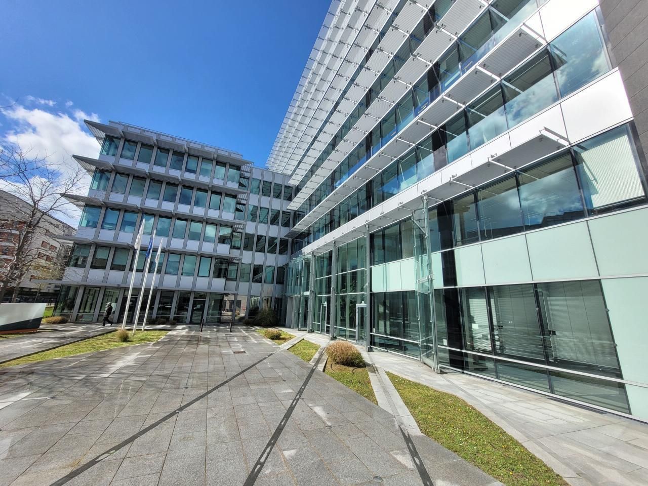 10383.24 m² pour ce bureaux en location à Montigny-le-bretonneux