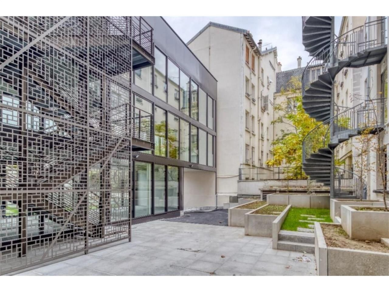 Alex Bolton vous propose à la location, un immeub