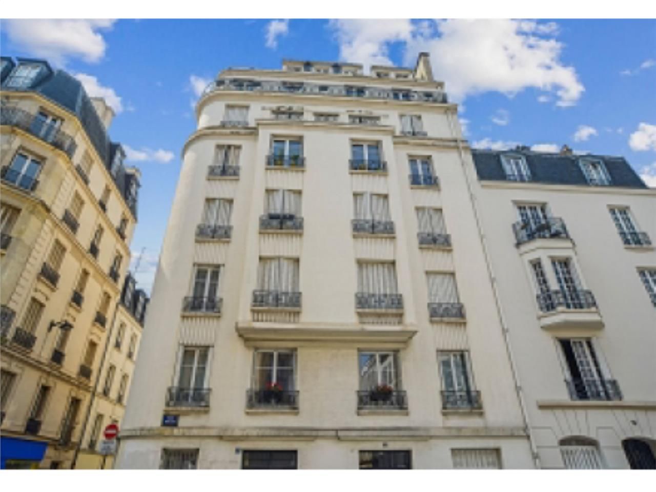 Situés au 18 rue Violet, dans le dynamique 15ème 