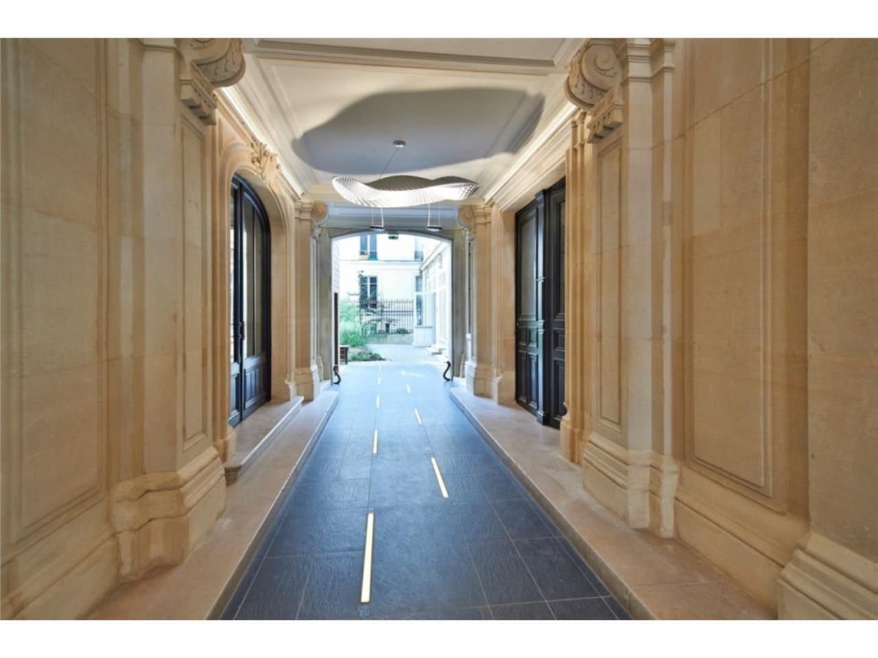 Alex Bolton vous propose à la vente un espace de 