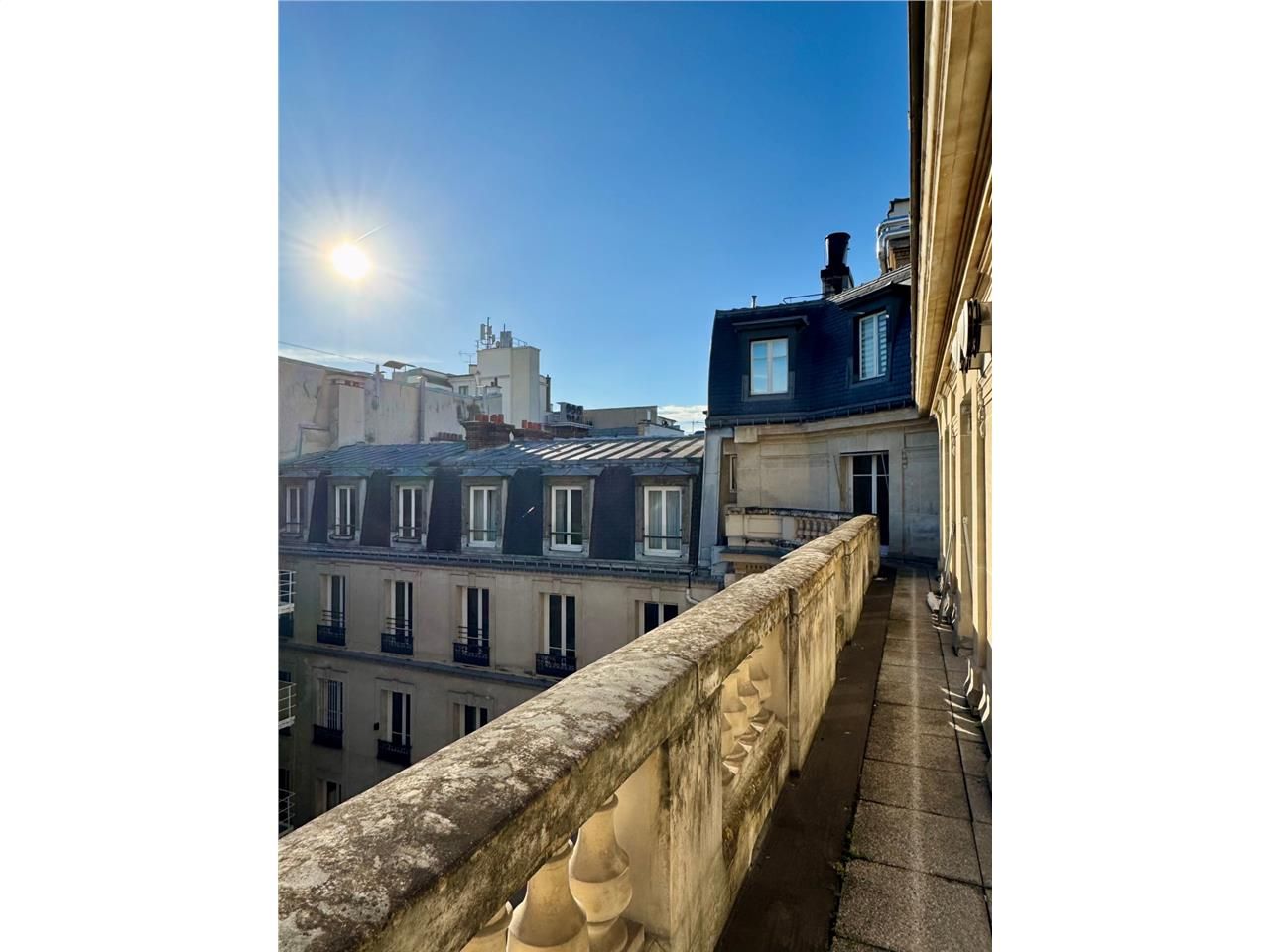 Alex Bolton vous propose une surface de bureaux l