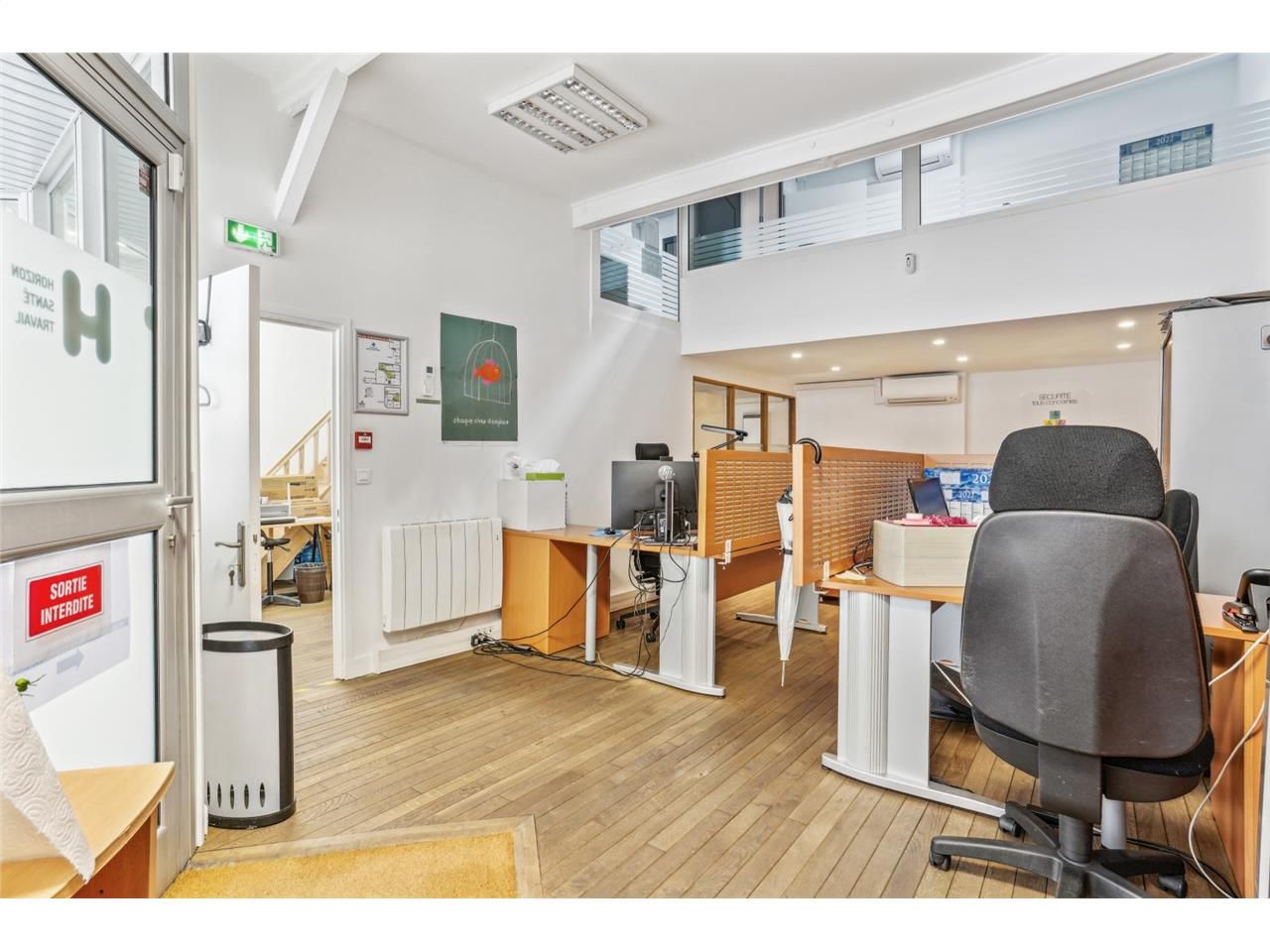 Alex Bolton vous propose des locaux commerciaux e