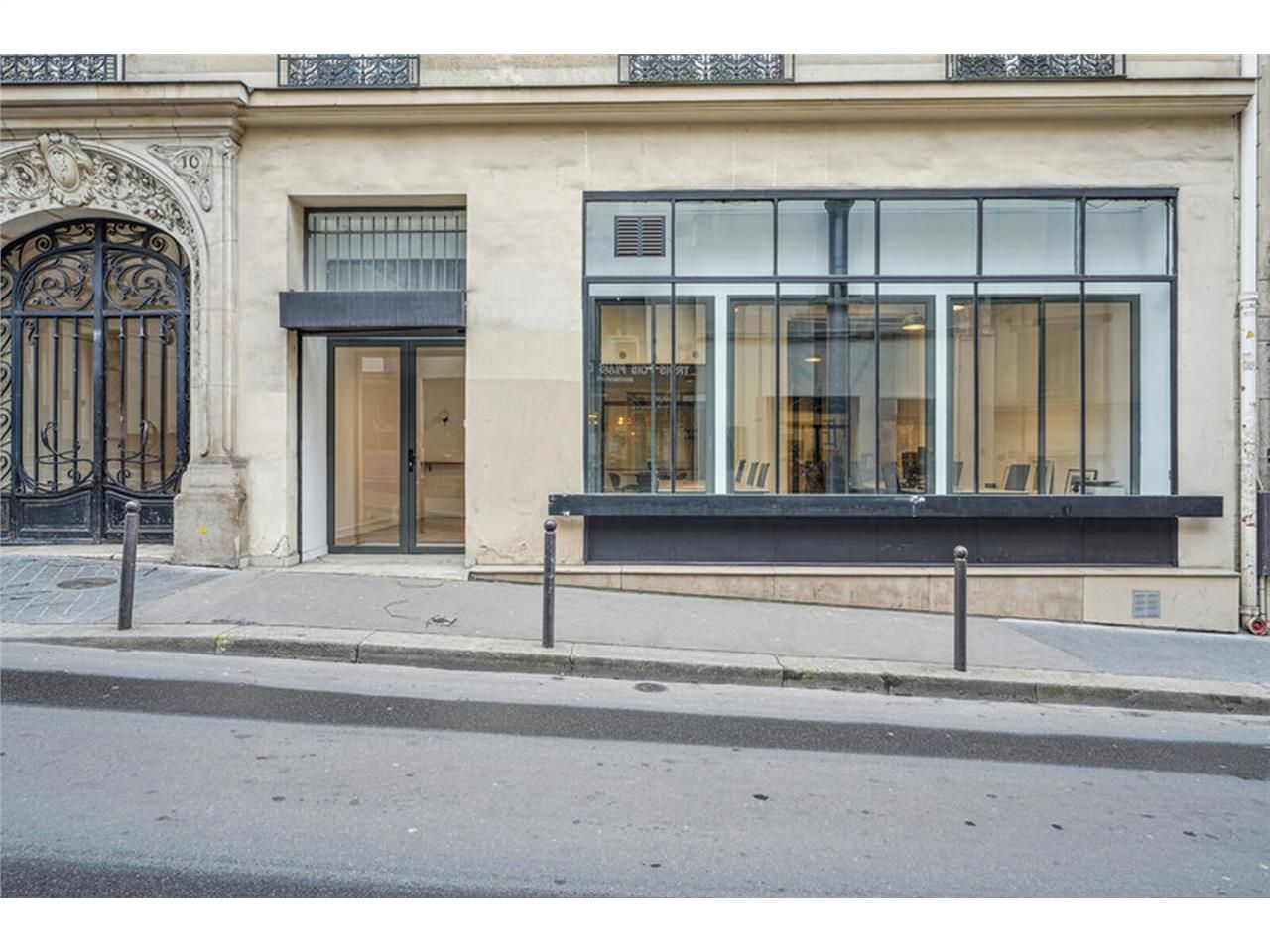 À 2 minutes de la rue des Martyrs, ALEX BOLTON, u