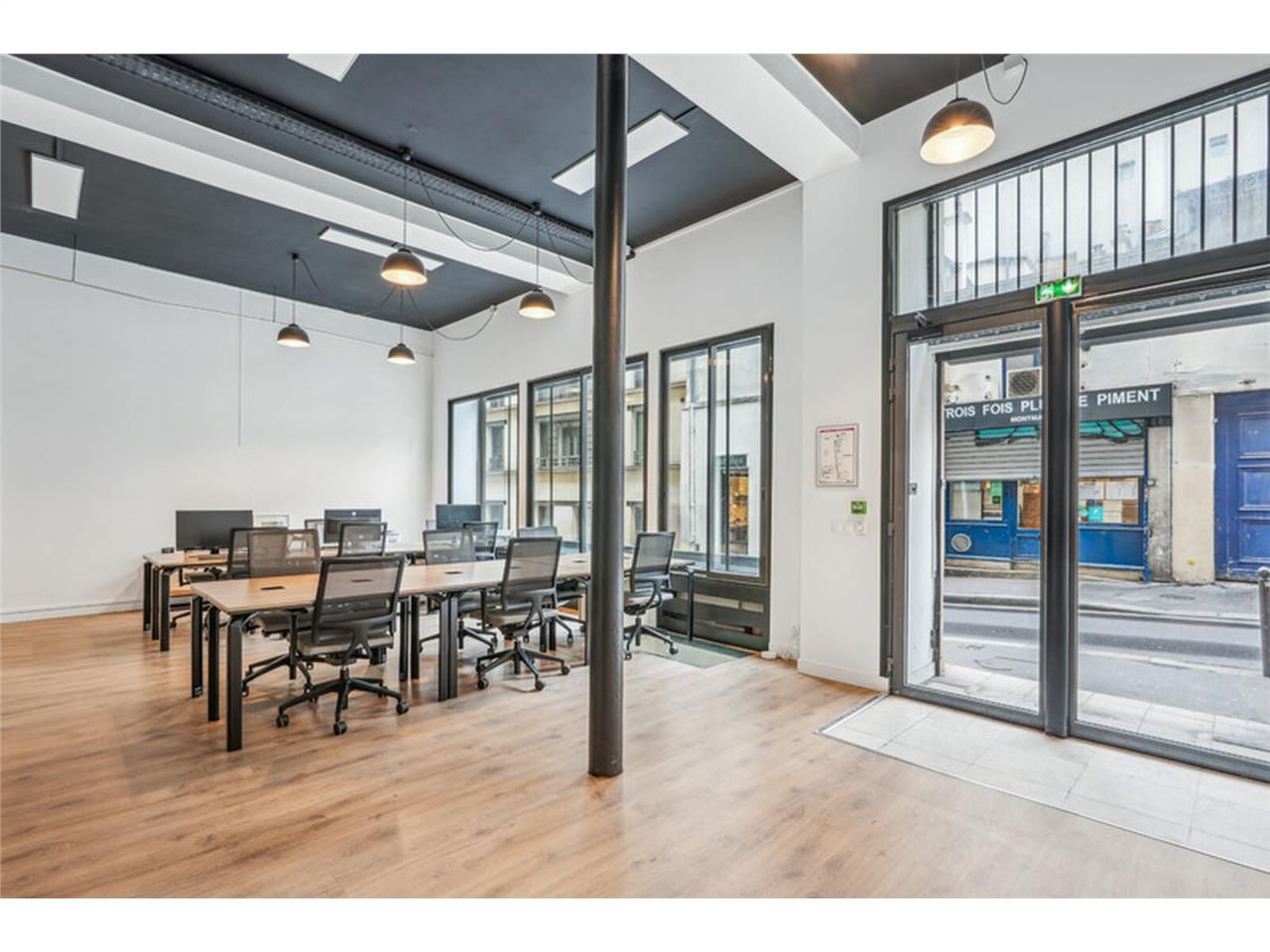 À 2 minutes de la rue des Martyrs, ALEX BOLTON, u