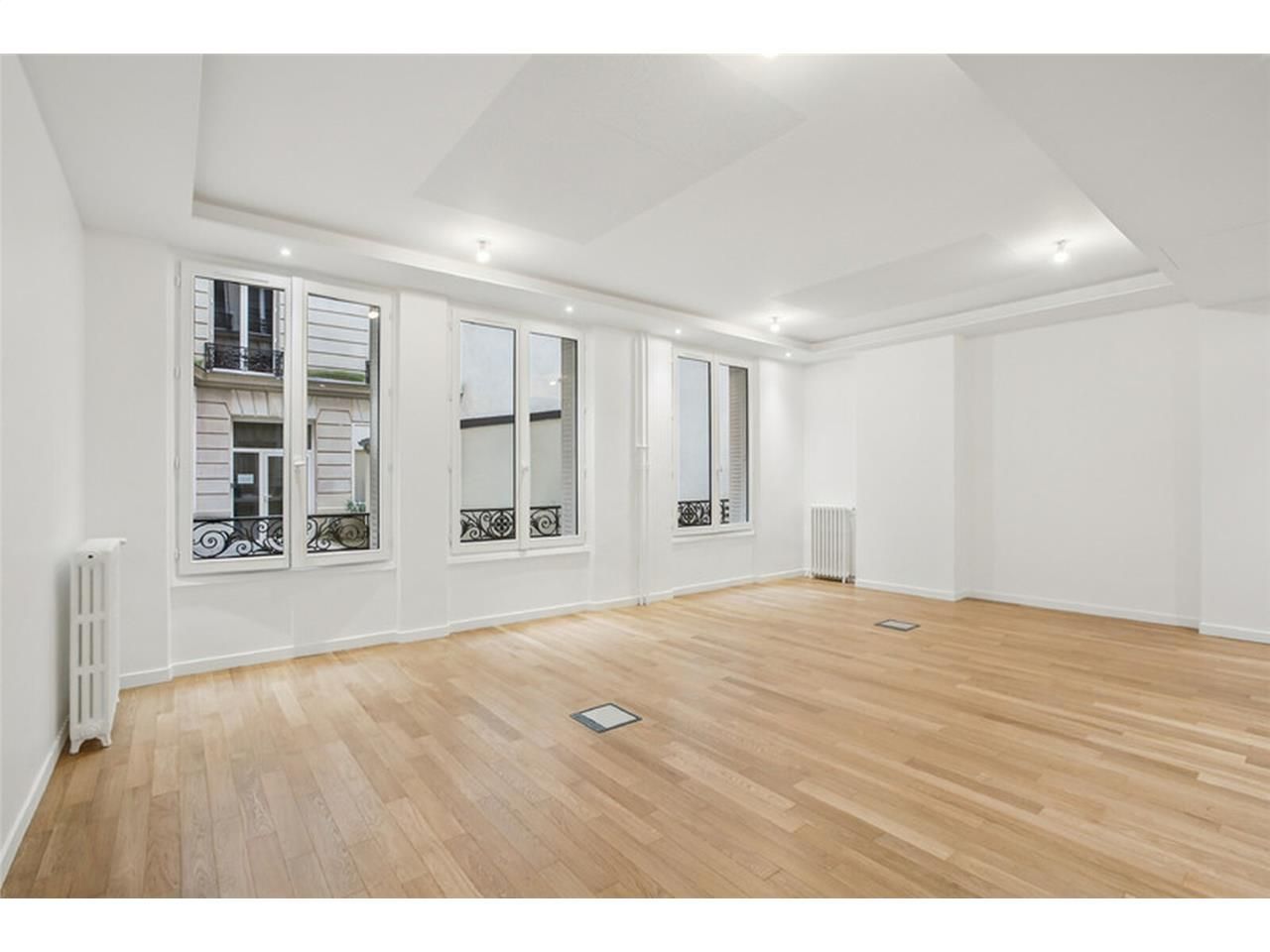 Au coeur du 8ème arrondissement, dans un immeuble