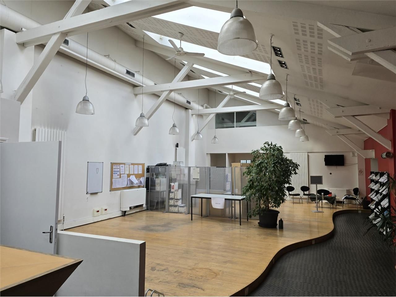 Nous vous proposons, à la vente, un immeuble de 1