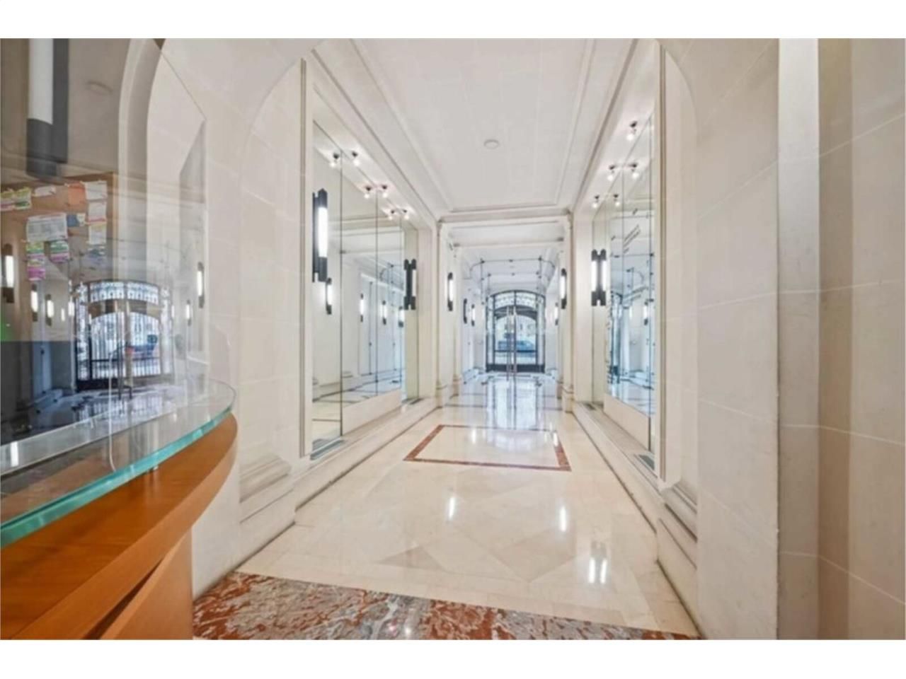 Situé en plein coeur du QCA au sein d'un très bel