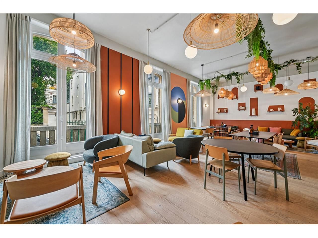 Au pied du métro Boissière et à toute proximité d