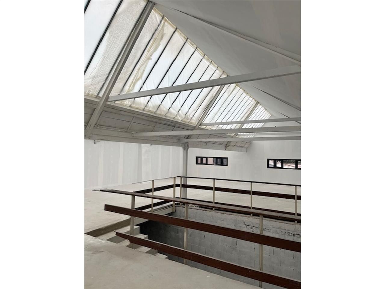 Alex Bolton vous propose à la location, une ensem