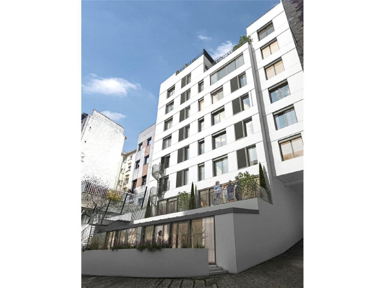 Au coeur de Boulogne Billancourt, Alex Bolton vou