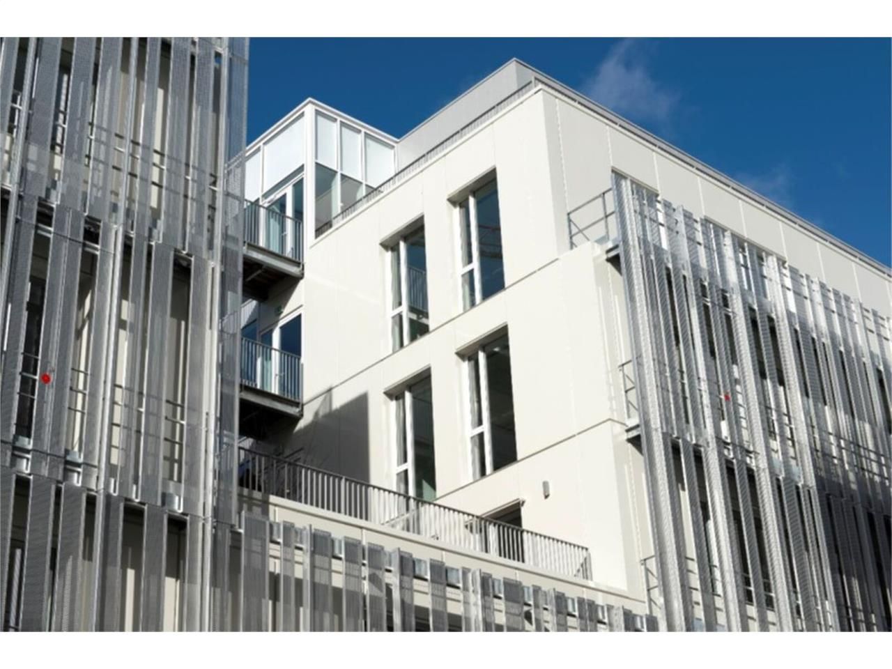 Alex Bolton vous propose à la location des bureau