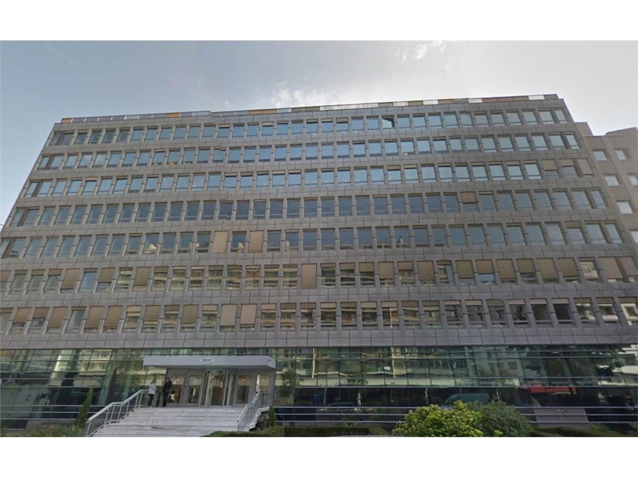 A proximité du métro (ligne 9 : Pont de Sèvres et