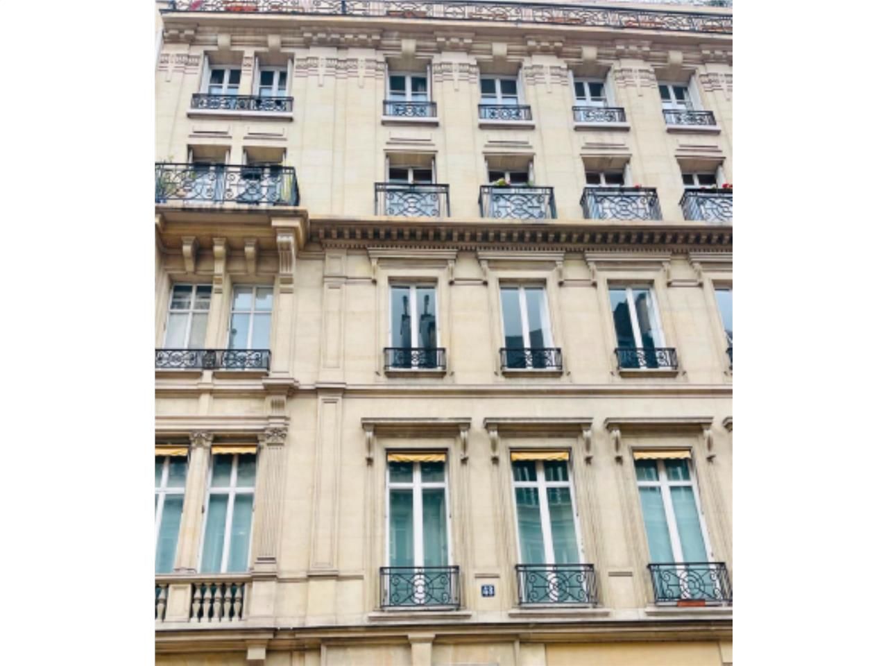 Au coeur du 8éme arrondissement, à proximité du p