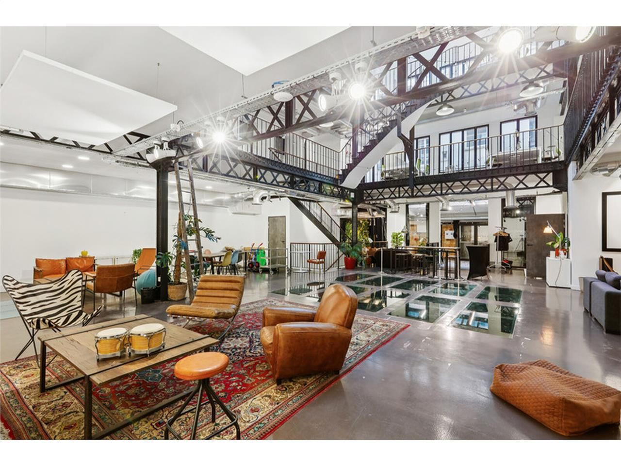 A quelques pas de la mythique Halle Saint Pierre 