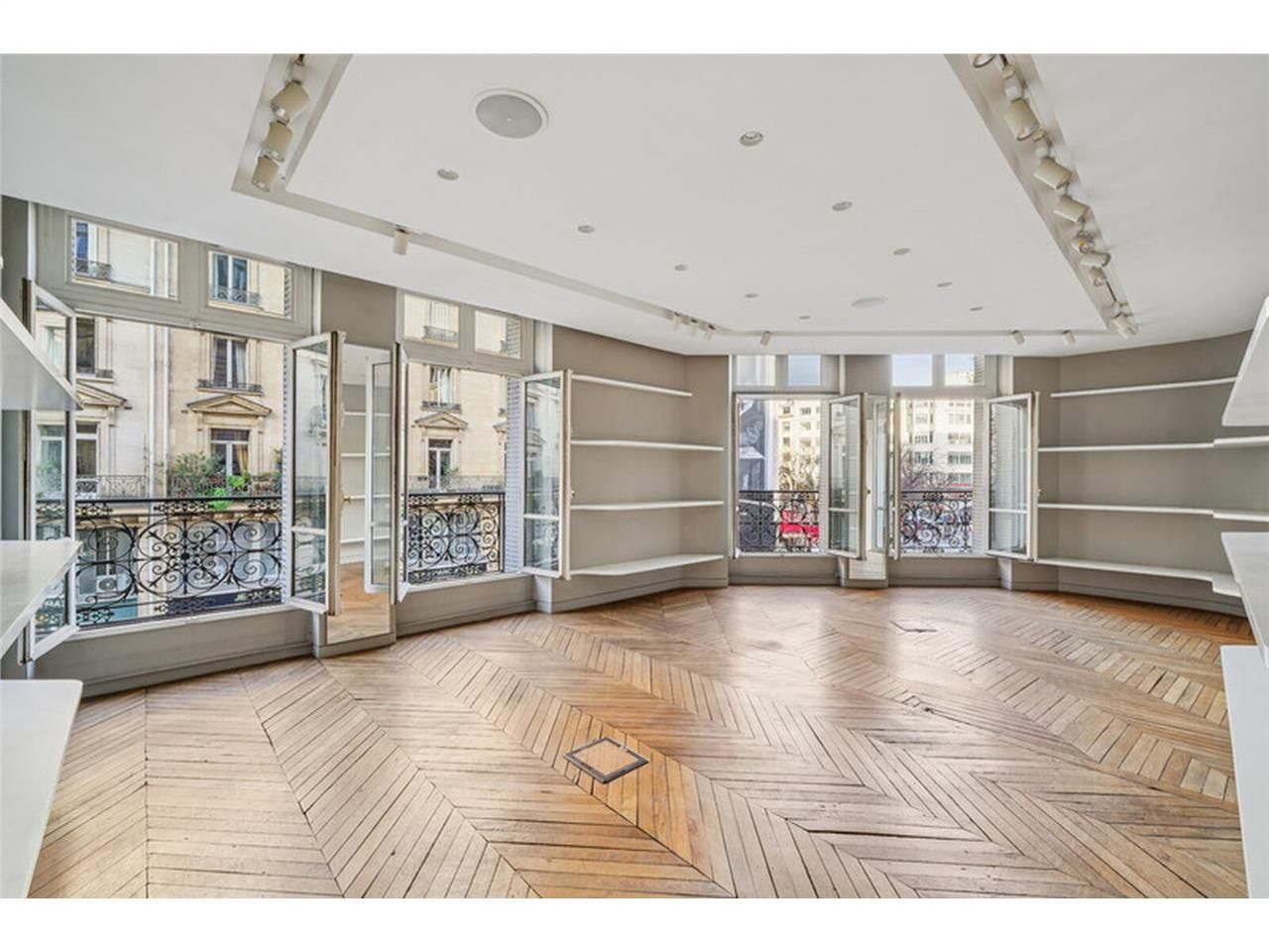 Alex Bolton vous propose à la location un plateau