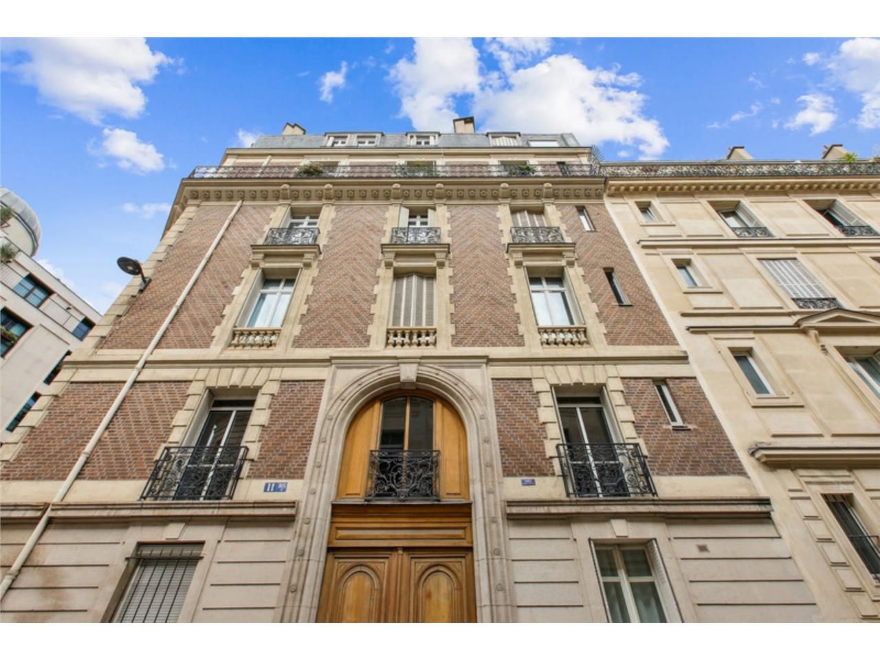 A toute proximité du HUB de l'Etoile, et dans un 