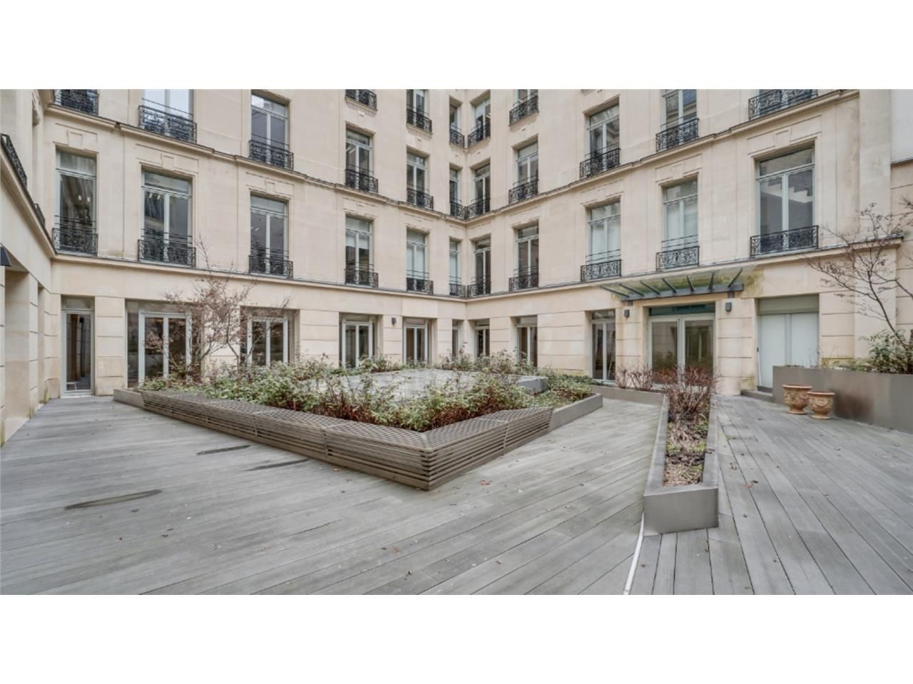 Opportunité. A louer à proximité de l'Etoile, bel