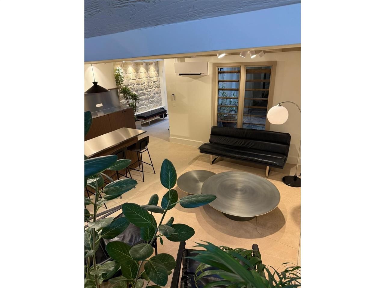 Alex Bolton vous propose à la vente un espace de 