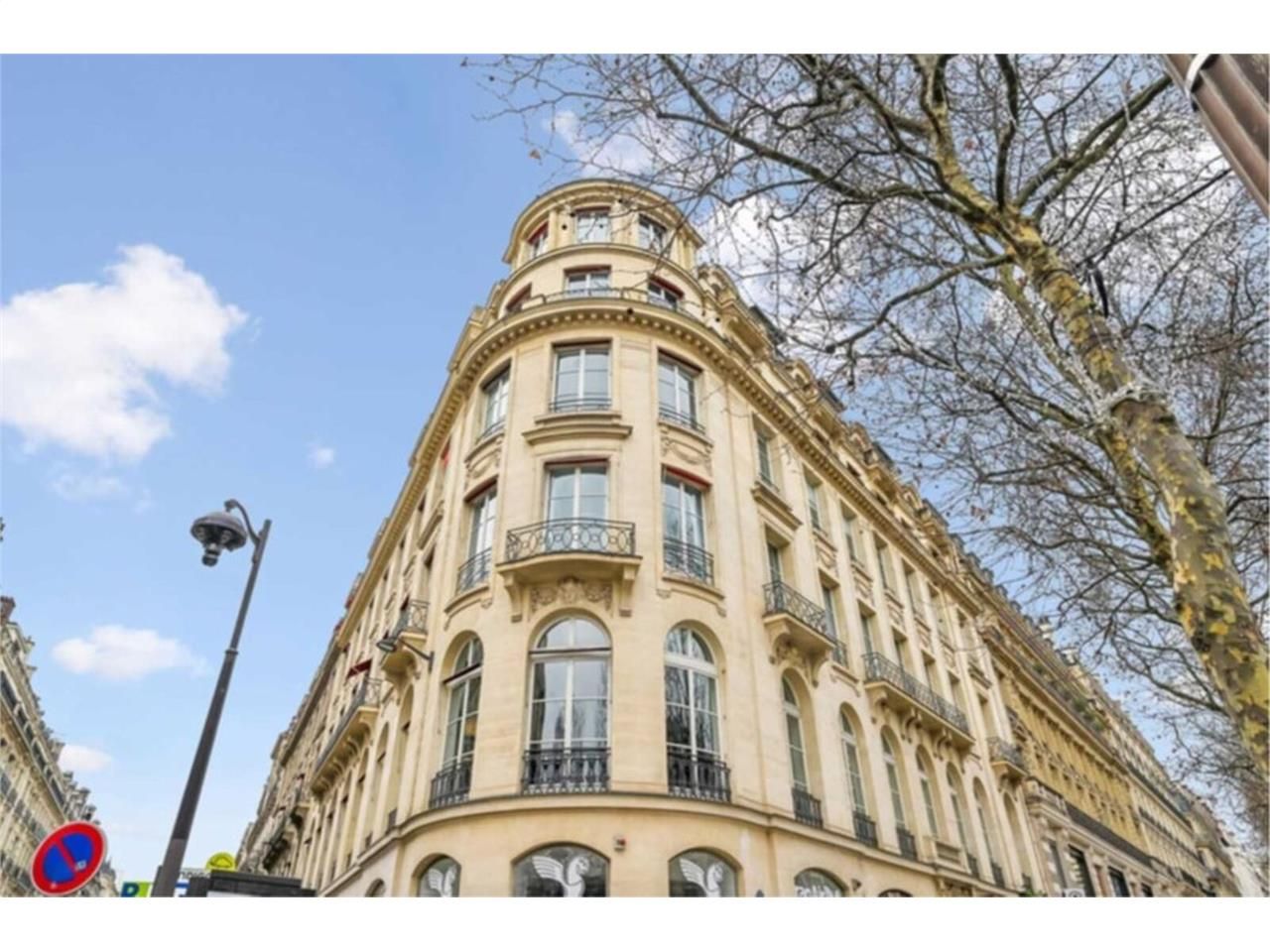 Situé en plein coeur du QCA au sein d'un très bel