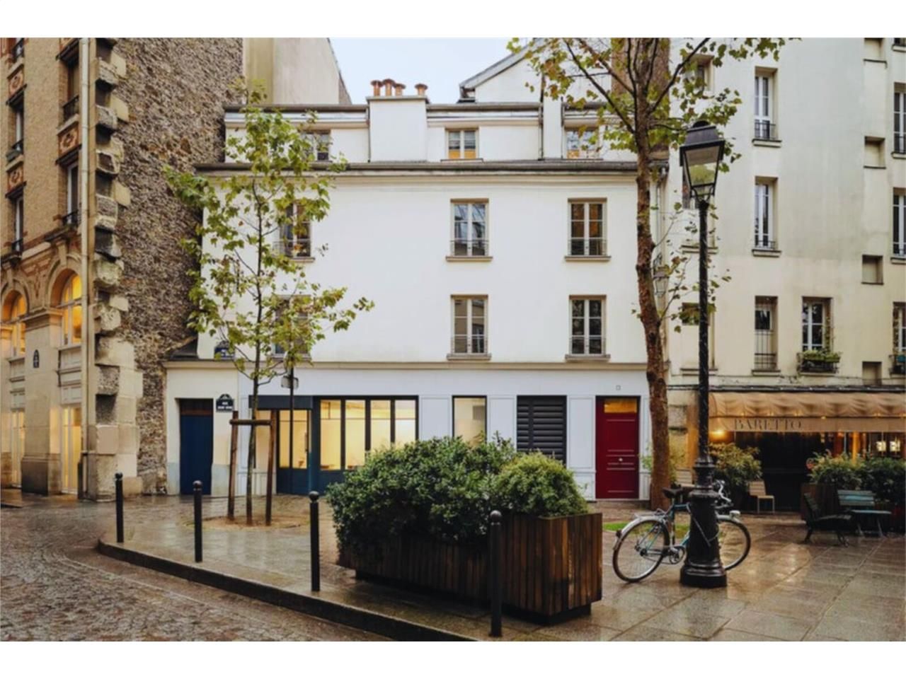 Alex Bolton propose à la location en rez-de-chaus