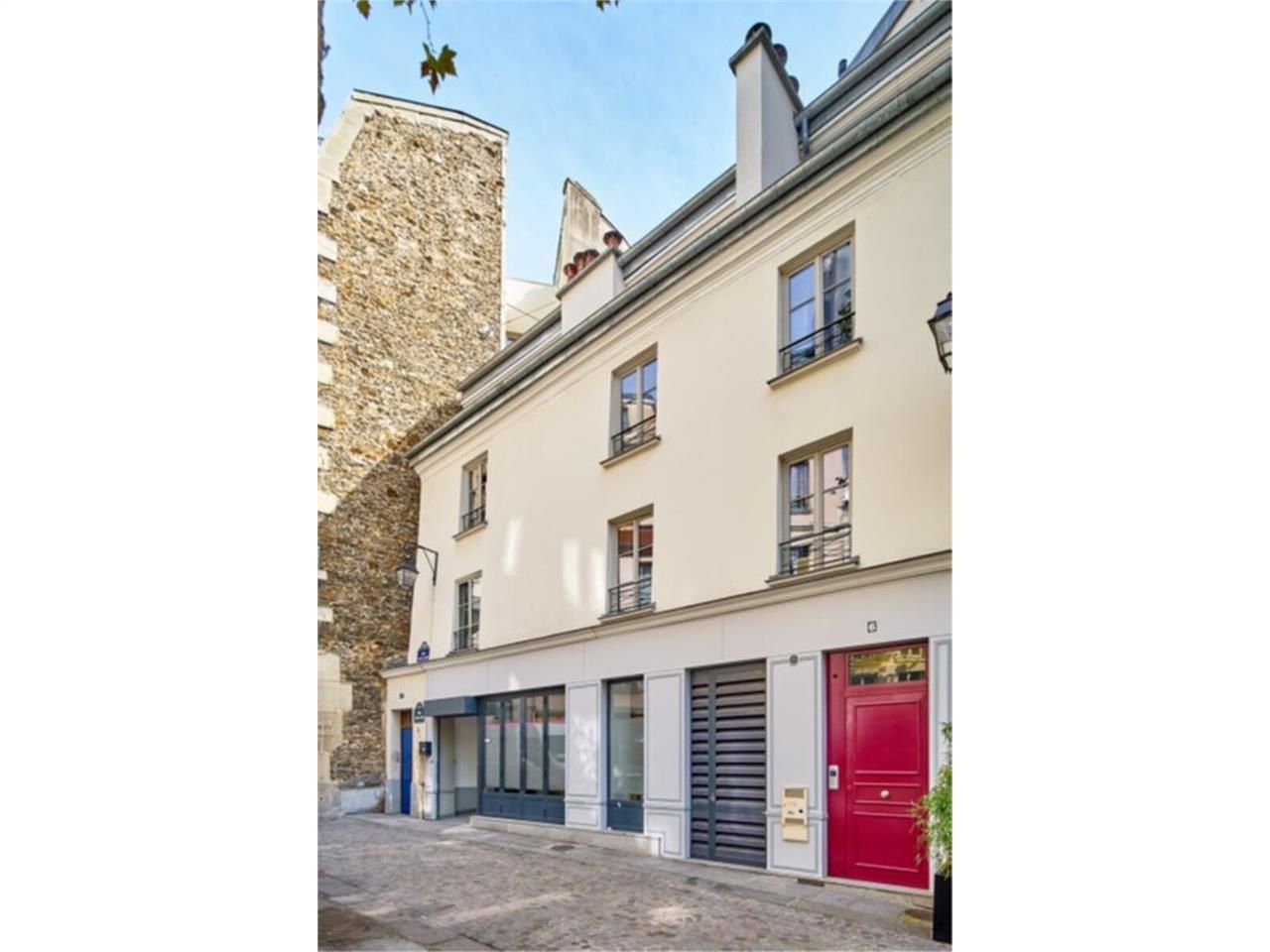 Alex Bolton propose à la location en rez-de-chaus