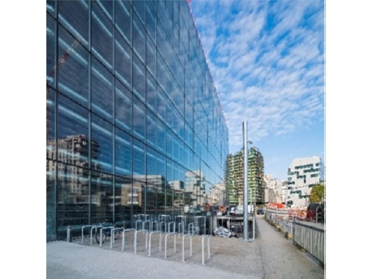 Alex Bolton vous propose à la location 1 447 m² d