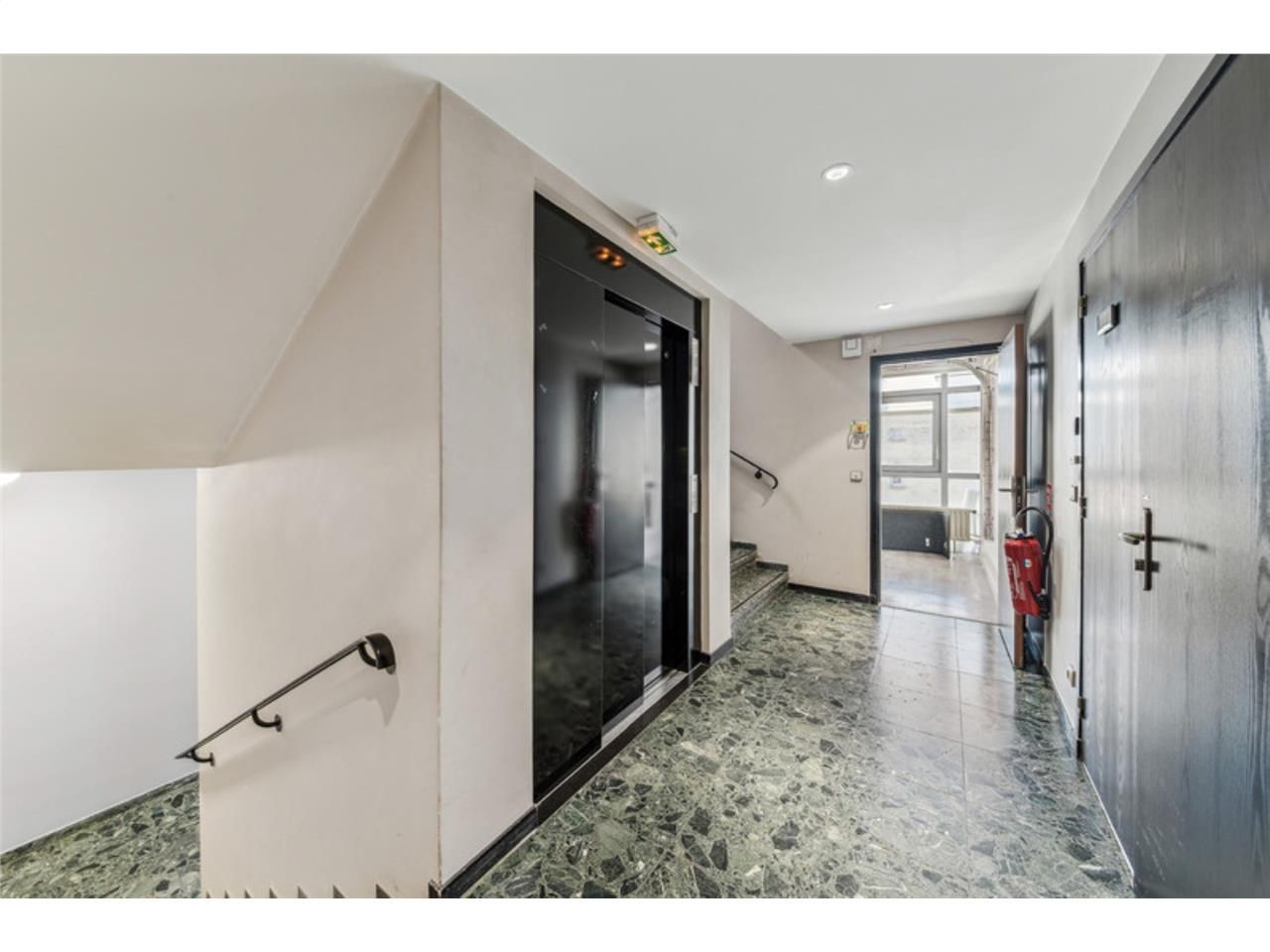 A proximité de la Porte Dorée et du bois de Vince