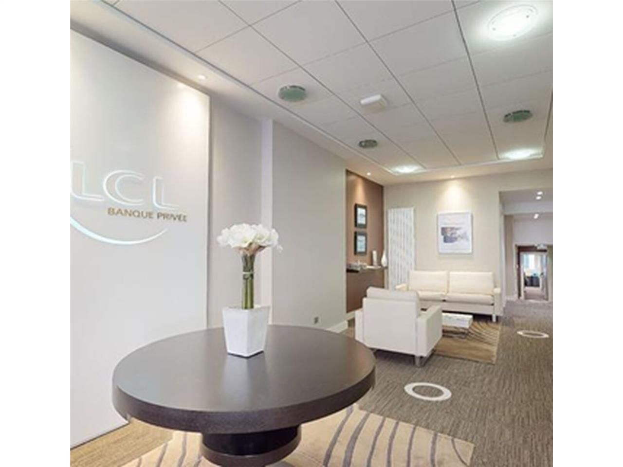 A proximité immédiate du métro Jasmin, Alex Bolto