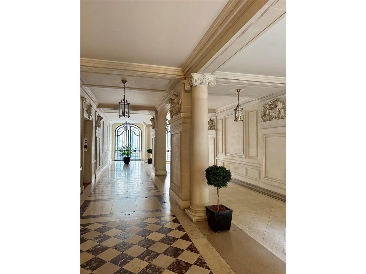 Alex Bolton vous propose à la location une surfac