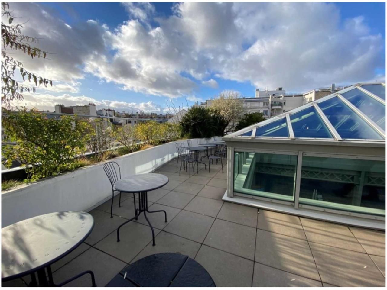 ALEX BOLTON a le plaisir de vous proposer à la lo