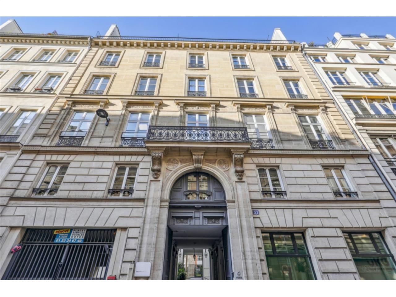 Découvrez cet immeuble indépendant situé au 53 Ru