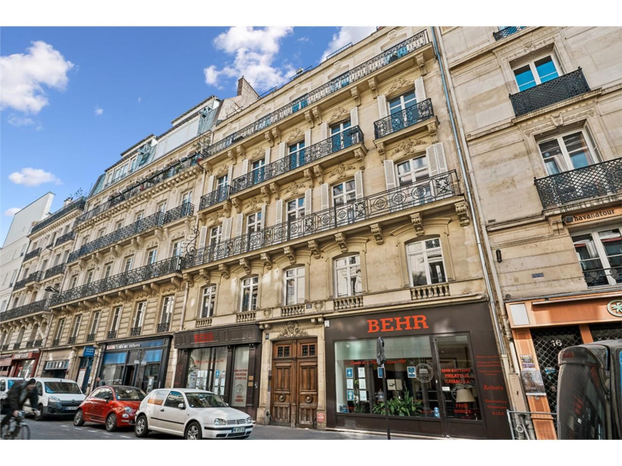 Dans le 9ème arrondissement, à toute proximité de